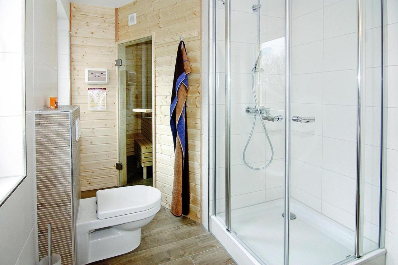 Reetdachhaus Lotte Mit Sauna Und Kaminofen Am Yachthafen In Vieregge Екстериор снимка