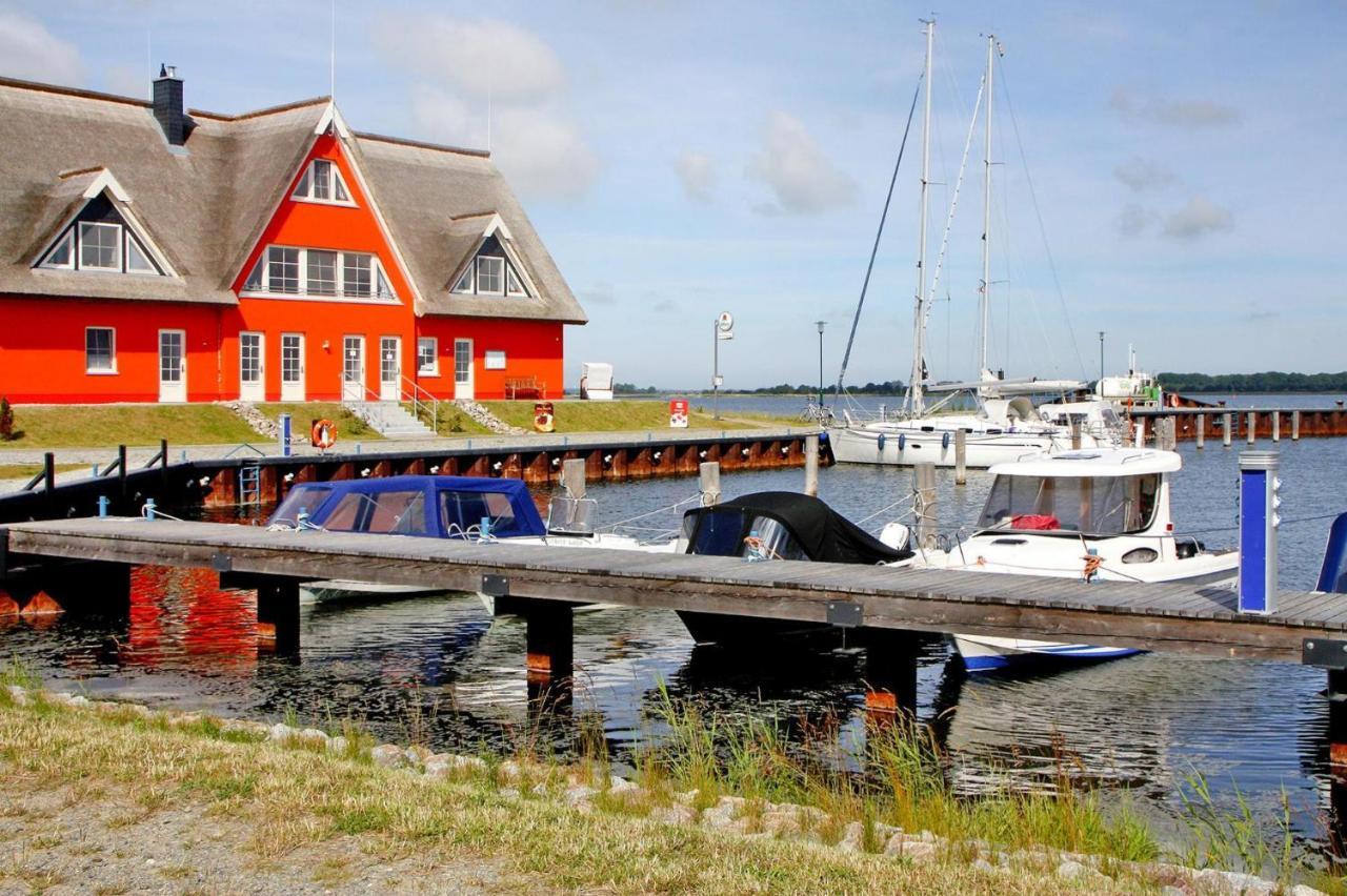 Reetdachhaus Lotte Mit Sauna Und Kaminofen Am Yachthafen In Vieregge Екстериор снимка